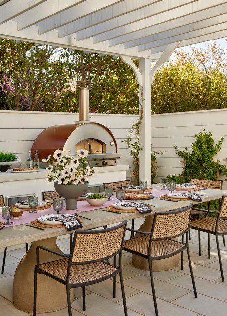 Tips for an Outdoor Kitchen That Lets You Enjoy the Party