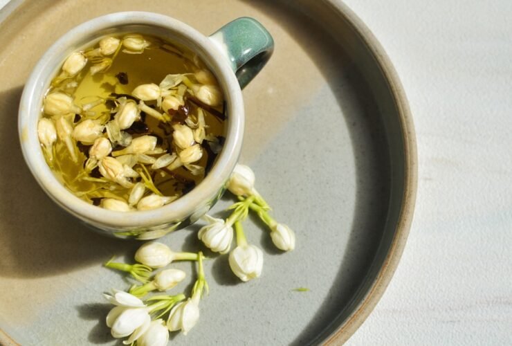 5 Jasmine Tea Benefits for Skin, Digestion, and Mood