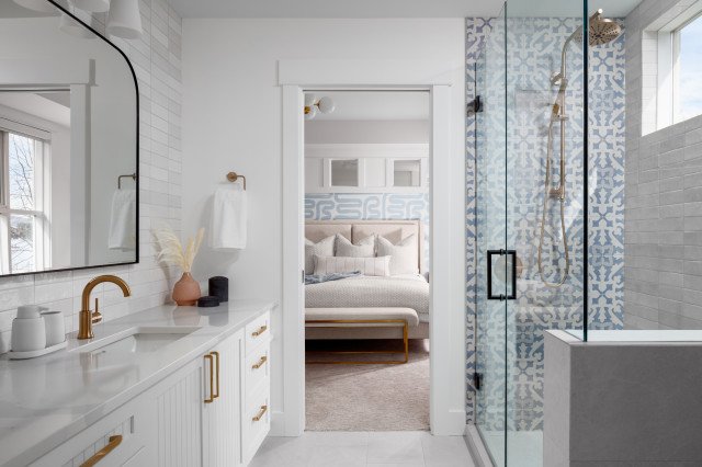 Room of the Day: Superstar Style for a Small Full Bathroom