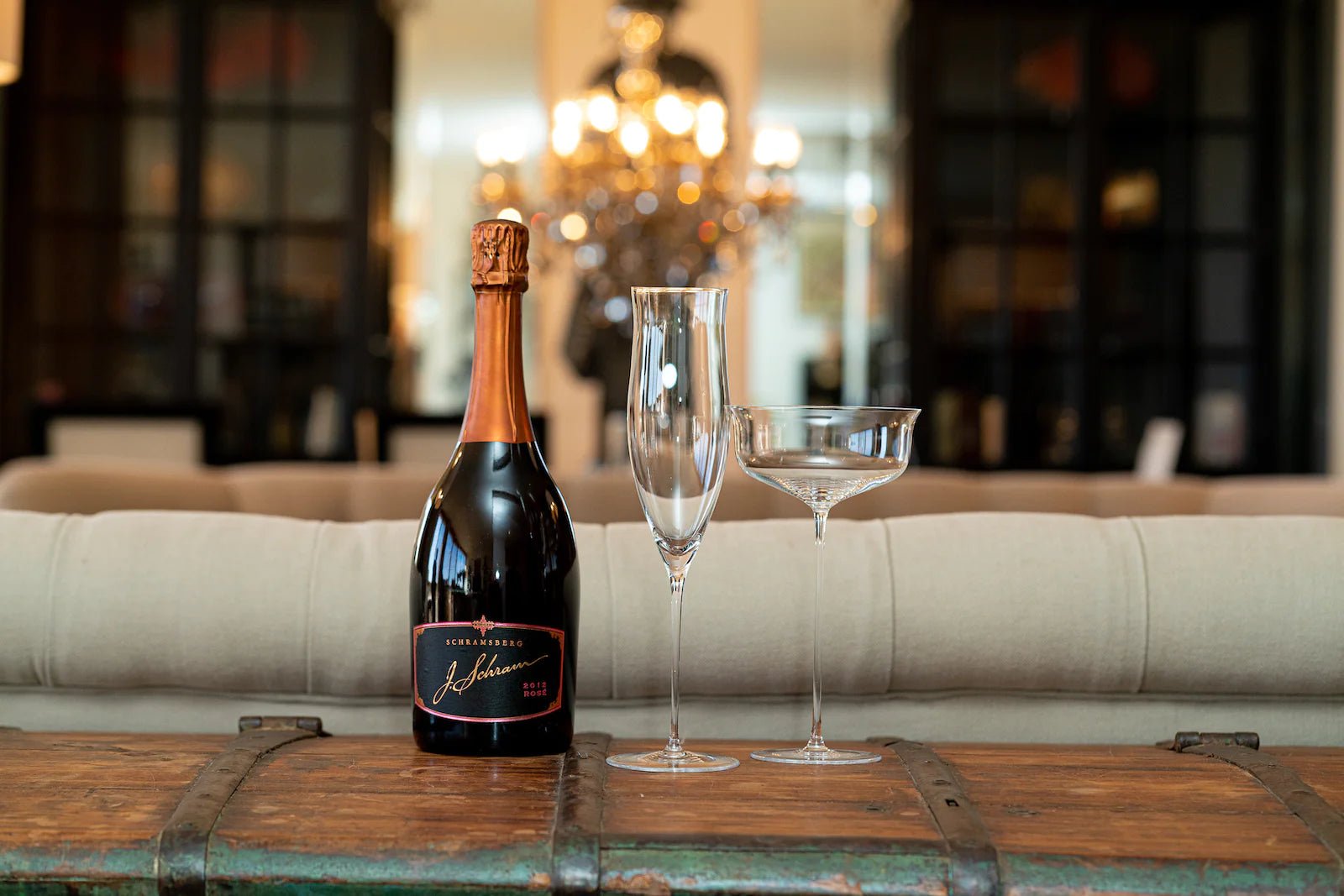 Champagne Flute vs Coupe: Choosing the Perfect Glass