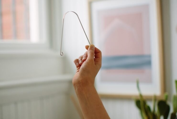 How To Use a Tongue Scraper