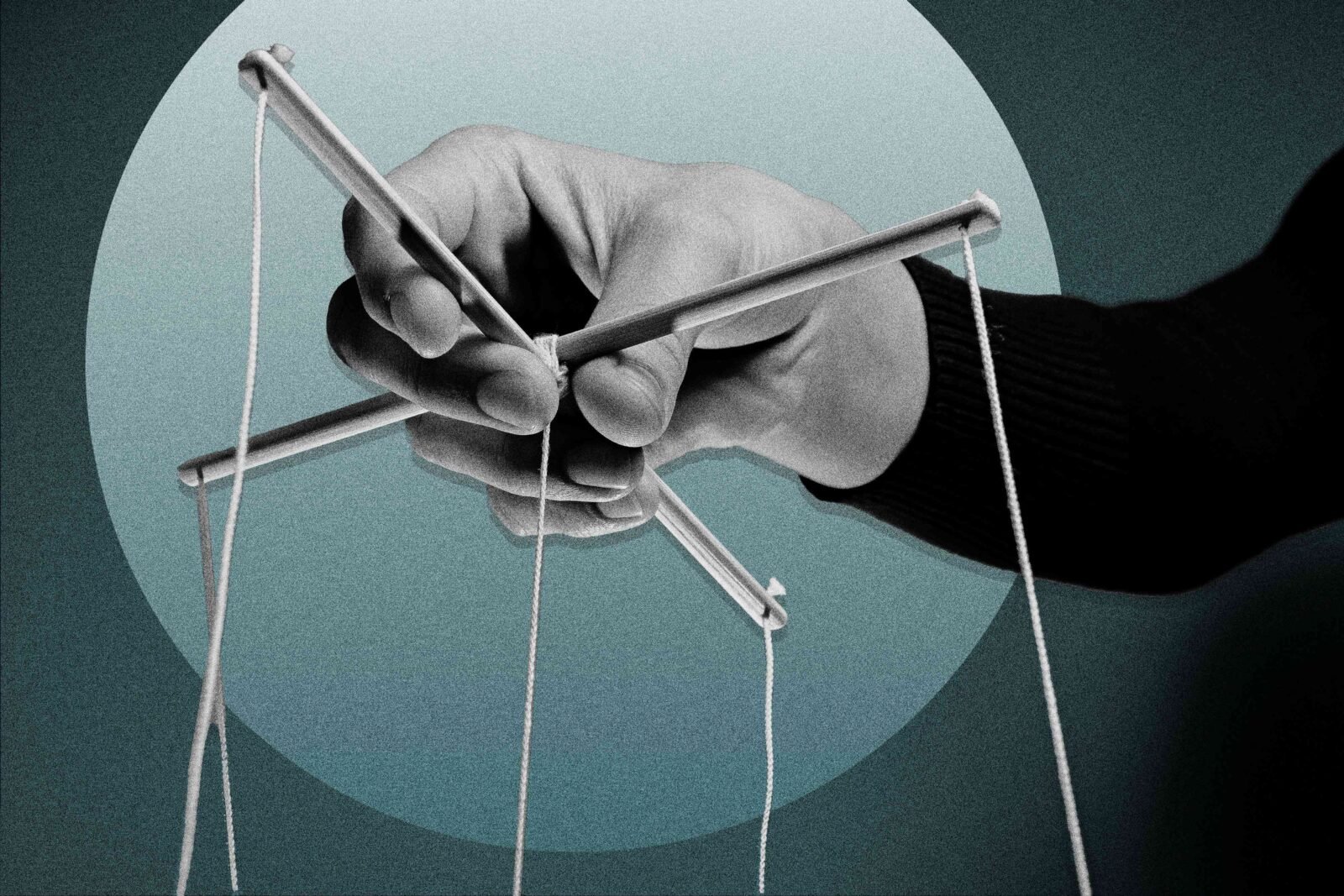 How to Manipulate a Narcissist When You're in Danger