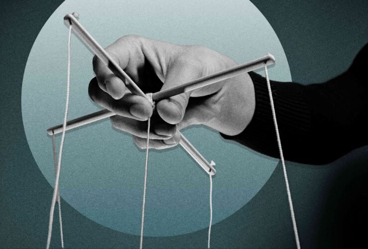 How to Manipulate a Narcissist When You're in Danger